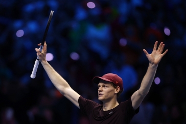 Sinner porazil Alcaraze a obhájil titul na Turnaji mistrů bez ztráty setu