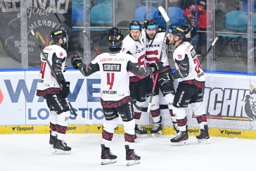 SOUHRN 24. KOLA: Sparta se dotáhla na první Třinec, Kometa těsně zaostává. Boleslavi se pod Hořavou daří