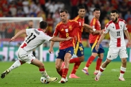 SESTŘIH: Španělsko smolný vlastní gól nevykolejil. Jasnou výhru favorita řídili Ruiz s Williamsem