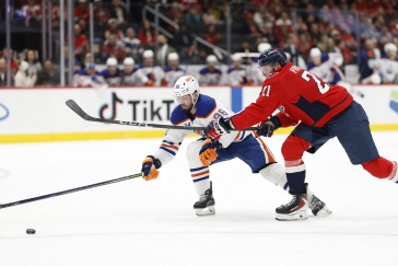 Dostál s Gudasem pomohli Anaheimu k výhře, Tomášek si připsal druhý gól