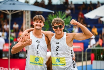 Trousil se Sedlákem prohráli v osmifinále s Brazilci, šance na postup ale trvá