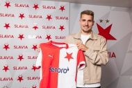 Slavia představila první zbraň pro Ligu mistrů. Z Twente získala Michala Sadílka