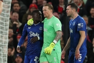 Gueye nafackoval spoluhráči a dostal červenou kartu, přesto jeho Everton vyhrál