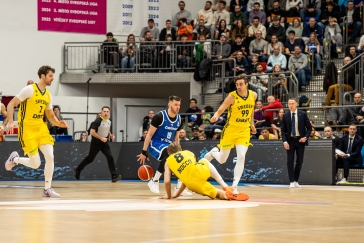 ŽIVĚ: Úspěšná premiéra pro Bartoně. Lvi vstoupili do kvalifikace výhrou nad Švédskem