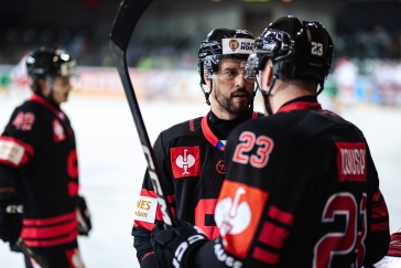 K debaklu Sparty v Lize mistrů přispěl i Kubalík se Skleničkou